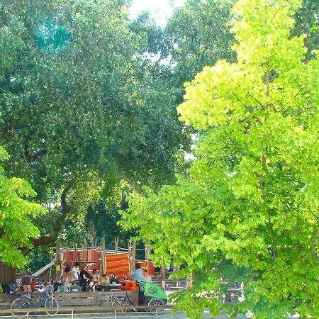 Albergue Potsdamer Platz - & *