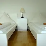 Albergue Potsdamer Platz - & *